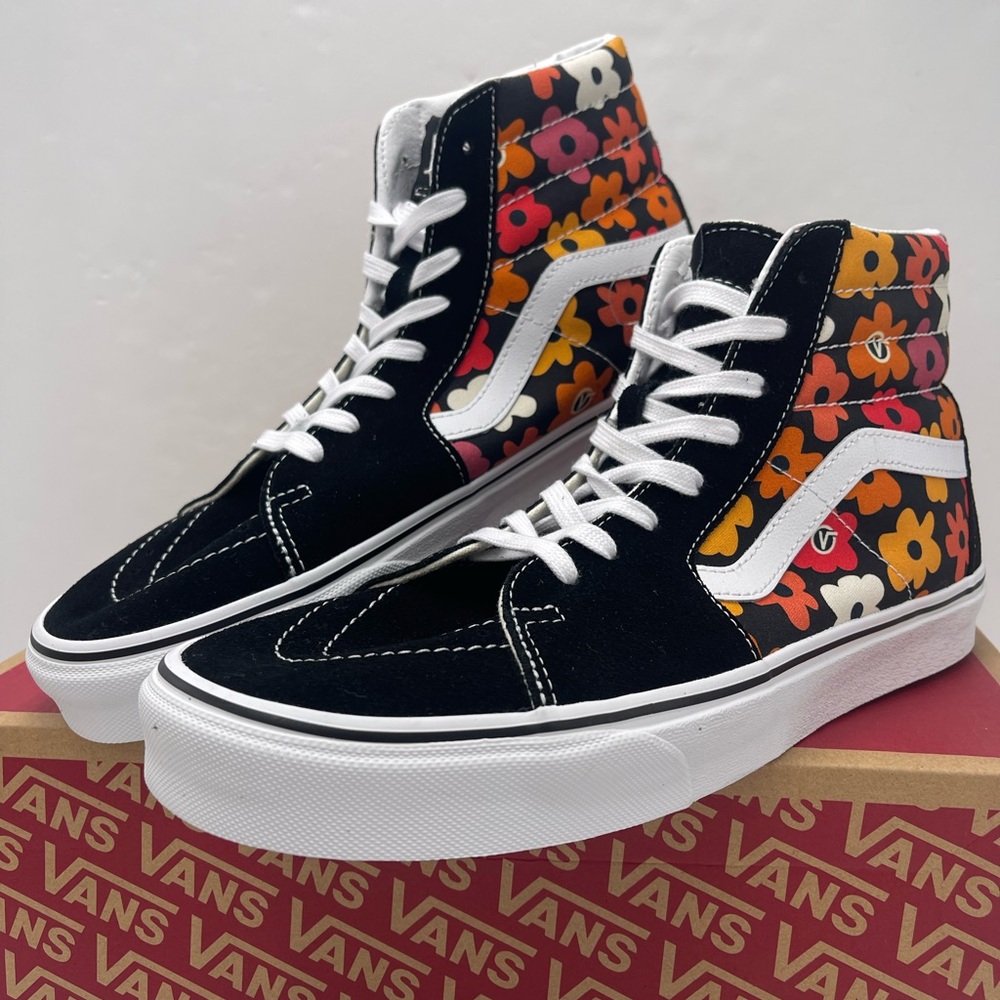 Vans Men's Sk8-Hi
Flower Black/Multi Sneakers
VN000D5|BML
Floral High-Top - Picture 5 of 16